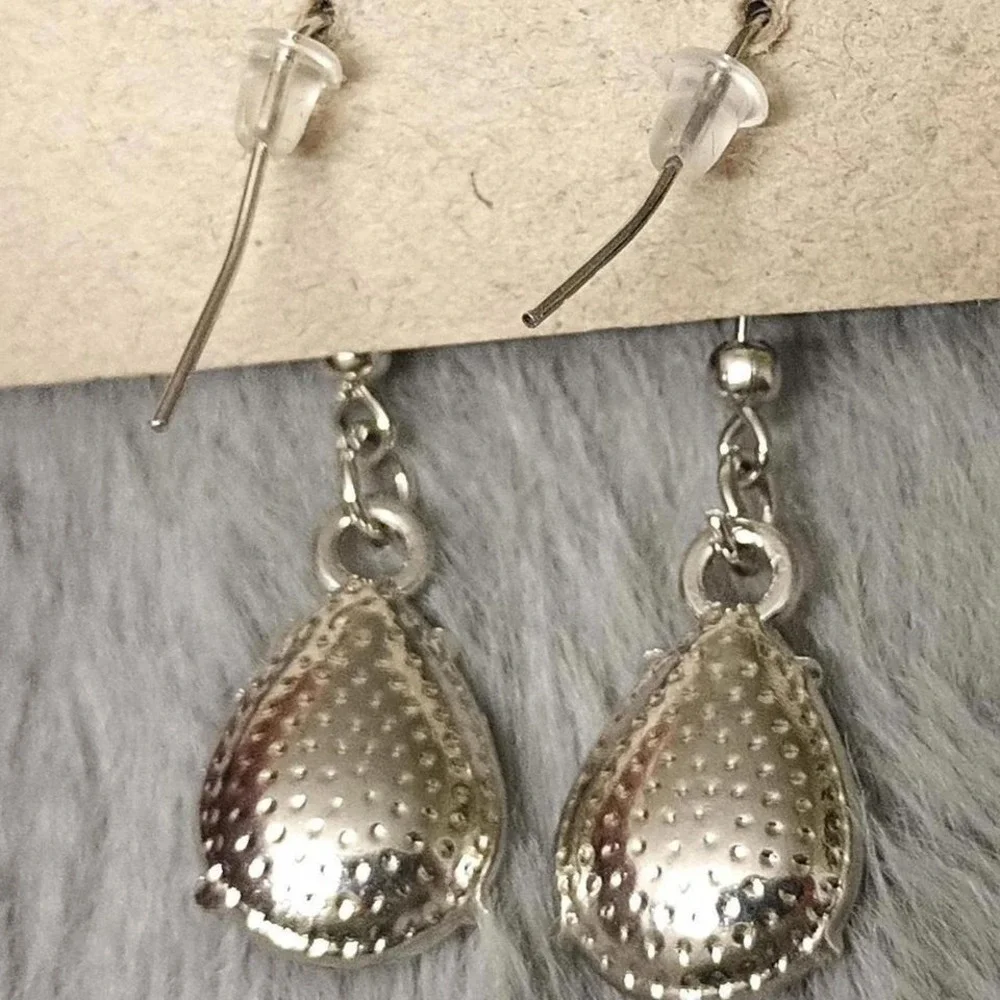New Purple Teardrop Earrings Silvertone Faceted Dangle Drop Silvertone Pear